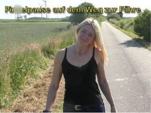 LissLonglegs Porno Video: pin**lpause auf dem Weg zur Fähre