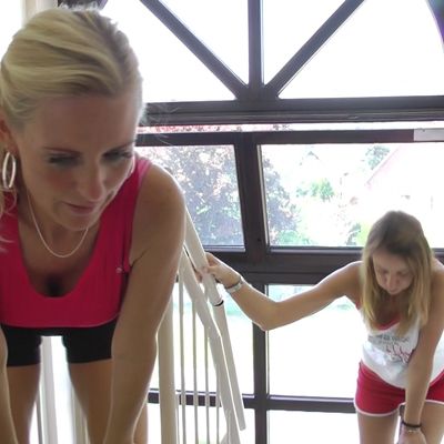 LissLonglegs Porno Video: Scheiss auf Bikinifigur!Wir wollten fi**en!